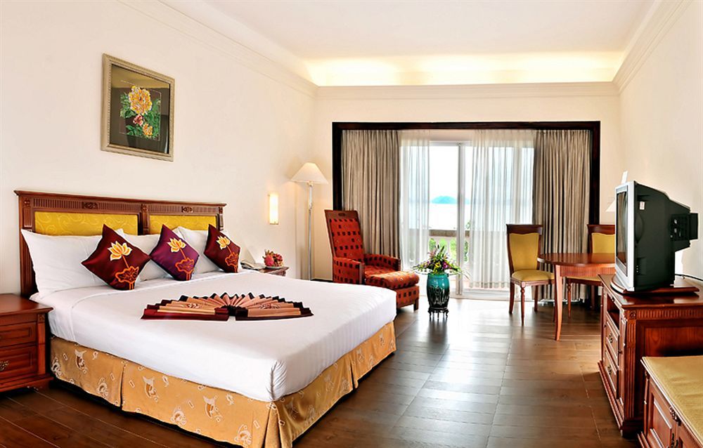 Royal Villas Halong Ha Long Exterior photo